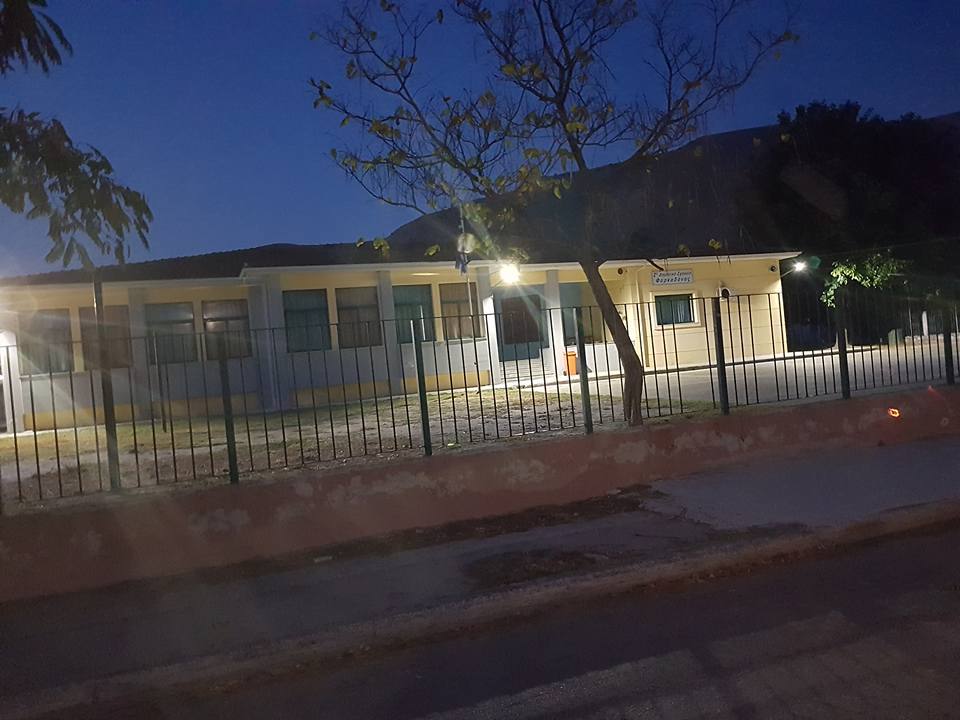 Φωτισμός νέας τεχνολογίας LED στα σχολεία της Φαρκαδόνας 