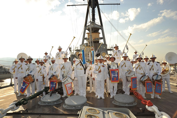H μπάντα του Πολεμικού Ναυτικού στα Τρίκαλα 