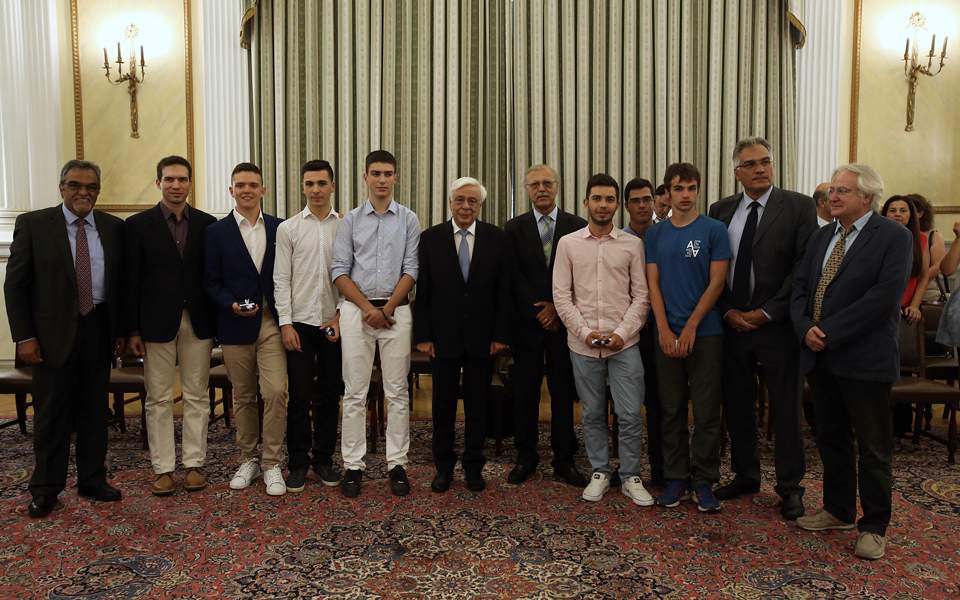 Ο τρικαλινός μαθητής Δημήτρης Λώλας βραβεύτηκε από τον Πρόεδρο της Δημοκρατίας 