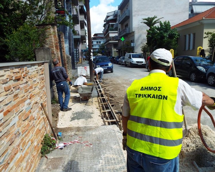 Με 400.000 ευρώ ανακατασκευάζονται τα πεζοδρόμια των Τρικάλων