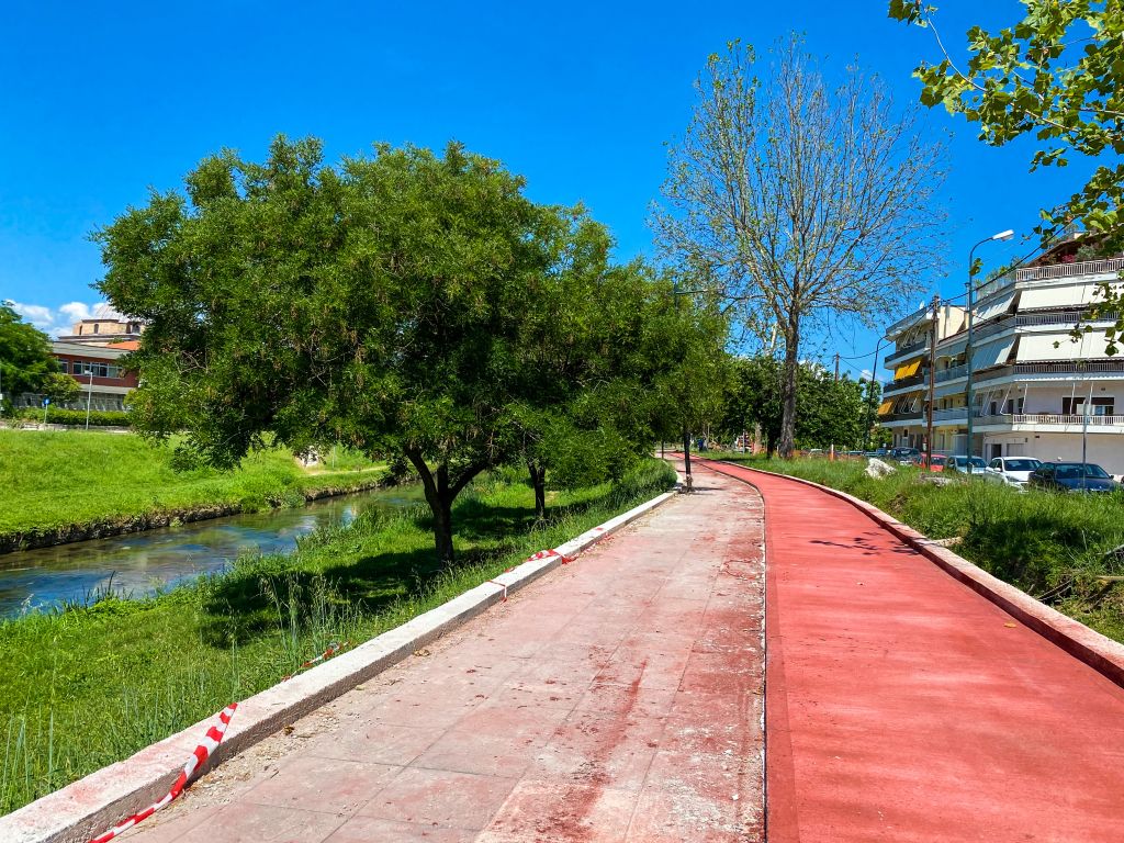 Τρίκαλα: Με ταχείς ρυθμούς η κατασκευή του νέου ποδηλατόδρομου στην πόλη 