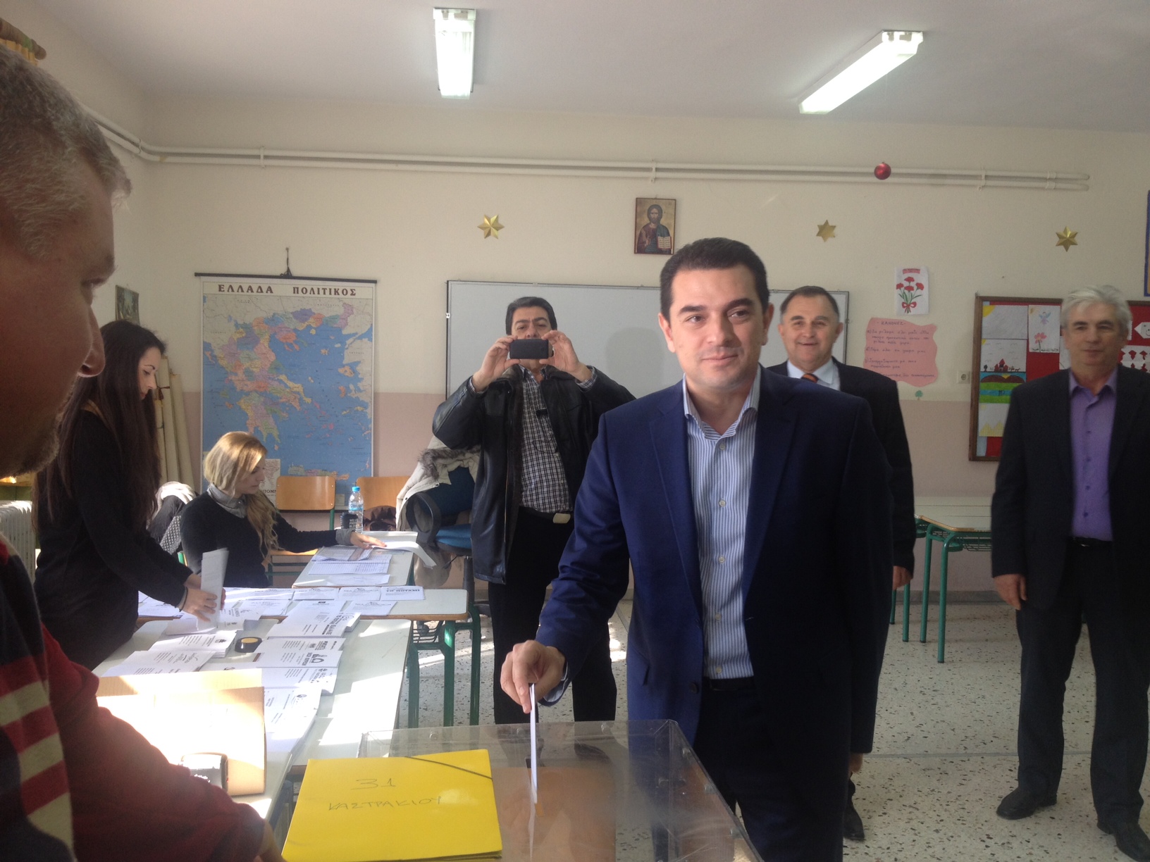 Ψήφισε στο Καστράκι ο Κώστας Σκρέκας