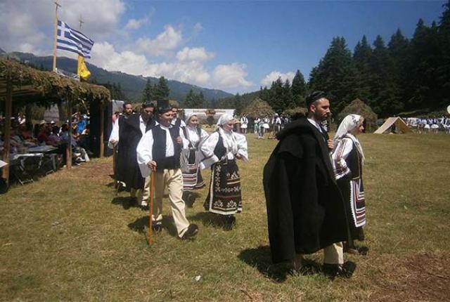 Με τραγούδι και χορό ανταμώνουν οι Σαρακατσαναίοι στη Περτούλι - Ανοίγει η αυλαία 