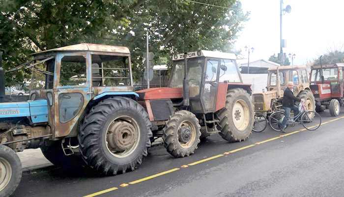 Από τη Δευτέρα στα μπλόκα οι αγρότες - Εξοδος των τρακτέρ στους δρόμους της Θεσσαλίας