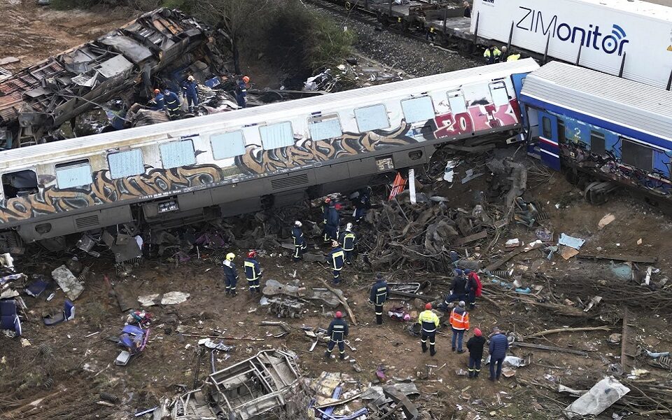 Σύγκρουση τρένων στα Τέμπη: Συνελήφθη ο σταθμάρχης Λάρισας