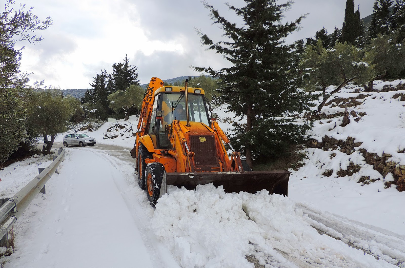 Χιόνια τη Δευτέρα στα ορεινά της Θεσσαλίας και πτώση της θερμοκρασίας 