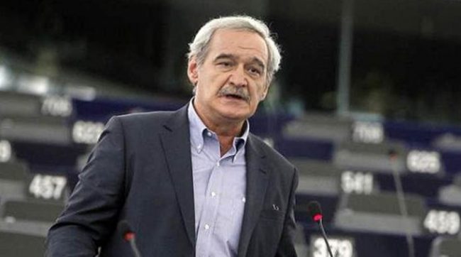Ο υποψήφιος ευρωβουλευτής της ΛΑΕ Νίκος Χουντής στα Τρίκαλα 