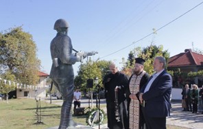 Η Πιαλεία τίμησε τον Ήρωα της Βασίλη Τσιαβαλιάρη