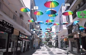 Kλειστά τα καταστήματα του Αγίου Πνεύματος στα Τρίκαλα