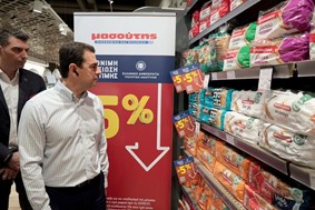 Σκρέκας: "Μόνιμη μείωση τιμών" για 650 προϊόντα