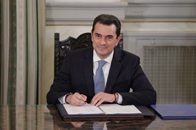 Κ. Σκρέκας κατά την παραλαβή του ΥΠ.ΑΝ.: "Θα δουλέψουμε σκληρά για να τιμήσουμε την εμπιστοσύνη του Πρωθυπουργού και να πάμε την Ελλάδα ψηλά"