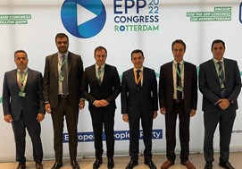Ο Πρωθυπουργός και ο Κώστας Σκρέκας στο Συνέδριο του Ευρωπαϊκού Λαϊκού  Κόμματος στο Ρότερνταμ