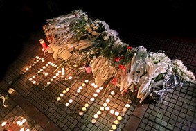 Τρίκαλα: Μνημόσυνο για τα θύματα της σιδηροδρομικής τραγωδίας στα Τέμπη στον Ι.Μ.Ν. Αγίου Νικολάου