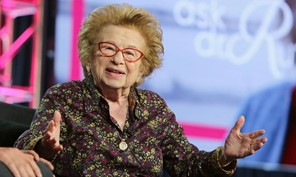 Οι 10 συμβουλές της Δρ. Ρουθ για το τέλειο σεξ - Πέθανε στα 96 της η διάσημη σεξολόγος