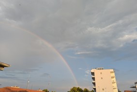 Ένα πανέμορφο ουράνιο τόξο στον ουρανό των Τρικάλων 