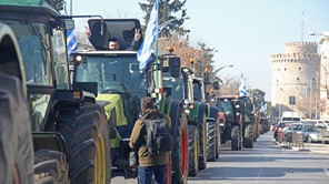 Aπόβαση αγροτών της Θεσσαλίας στη ΔΕΘ: "Δεν αντέχουμε, θα μεταναστεύσουμε"