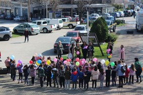 Μαθητική δράση κατά της σχολικής βίας μπροστά στο δημαρχείο Πύλης 