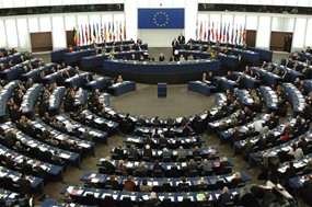 Καταδίκη της Ελλάδας από την Ευρωβουλή: Ανησυχίες για Δημοκρατία και Κράτος Δικαίου