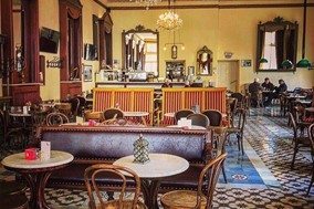 Τι είναι τα Καφέ της Επιστήμης που φέρνει η Περιφέρεια σε Τρίκαλα και 8 πόλεις