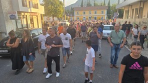 "Mέχρι Τέλους": Συγκέντρωση για τα θύματα των Τεμπών στην Καλαμπάκα (φωτο)