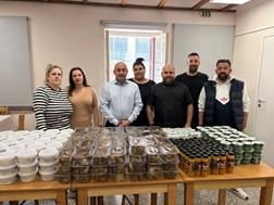 Πασχαλινό τραπέζι από το Κοινωνικό Εστιατόριο του Δήμου Τρικκαίων  
