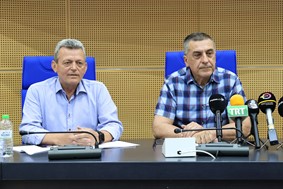 Συγκίνηση και δάκρυα στην "αποστρατεία" του Ηλία Λεοντάρη από την Περιφέρεια Θεσσαλίας