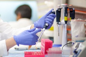 Τρίκαλα: Συνεχίζουν οι μικροβιολόγοι - Κλειστά τα εργαστήρια και την επόμενη εβδομάδα