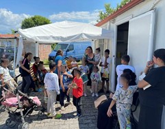 Εμβολιασμός και δράσεις υγείας σε παιδιά Ρομά των Τρικάλων 