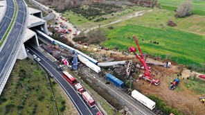 Tέμπη: Συμπληρωματική δειγματοληψία στα βαγόνια ζητούν οι συγγενείς