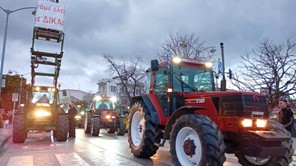 Τρικαλινοί αγρότες: Έκλεισαν για δύο ώρες την εθνική οδό Τρικάλων – Λάρισας