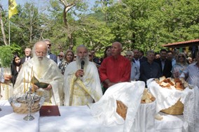Τιμήθηκε η μνήμη του Αγίου Πνεύματος στην Αγία Τριάδα Βαθυρρεύματος