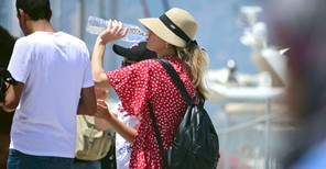 Καιρός: Έρχονται ξανά τα 40άρια - Υψηλός κίνδυνος πυρκαγιάς την Κυριακή στη Θεσσαλία