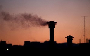 Τρίκαλα: Συστάσεις και οδηγίες για την αντιμετώπιση της αιθαλομίχλης από τα τζάκια