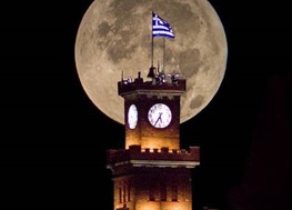 Τρίκαλα: Το Μπλε Φεγγάρι του Αυγούστου από το Ρολόι του Φρουρίου