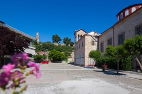 Αναβαθμίζει την πλατεία Παναγίας Επίσκεψης ο Δήμος Τρικκαίων