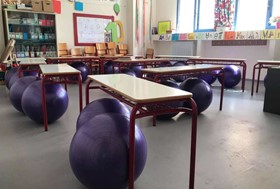 Μπάλες πιλάτες αντί για καρέκλες σε δημοτικό σχολείο των Τρικάλων