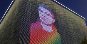 Το πρόσωπο του Ζακ Κωστόπουλου φωτίζει τη Στέγη - Ξεκινά αύριο η δίκη της δολοφονίας του