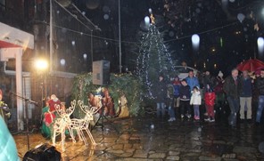 Οι φωταγωγήσεις των Χριστουγεννιάτικων δέντρων σε χωριά του Δήμου Πύλης 