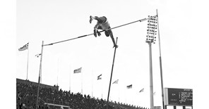 Σαν σήμερα, 1970: Ο Χρήστος Παπανικολάου κάνει παγκόσμιο ρεκόρ στο επί κοντώ με 5.49!