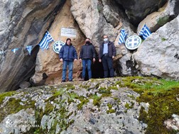 Ο Δήμος Μουζακίου φωταγώγησε τη σπηλιά του Καραϊσκάκη 