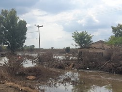 Κεραμίδι Τρικάλων: Αγωνία για το χωριό που “πνίγηκε” μέσα στο νερό και τη λάσπη 