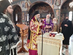 Τρίκαλα: Η τελευταία Προηγιασμένη Θεία Λειτουργία και το Μυστήριο του Ιερού Ευχελαίου στον Μητροπολιτικό Ναό 