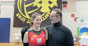 Περήφανος πατέρας ο ηθοποιός Κώστας Κρομμύδας  - Ποζάρει για πρώτη φορά με την βολεϊμπολίστρια κόρη του!