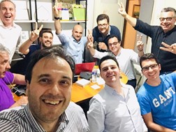 Η πανηγυρική selfie Παπαστεργίου για την επανεκλογή