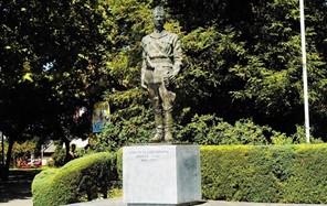 Παπαστεργίου: Η πλειοψηφία αποφάσισε την μετακίνηση του αγάλματος του Στρ.Σαράφη 