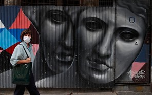 Κορωνοϊός: Τέλος η μάσκα σε κλειστούς χώρους από σήμερα