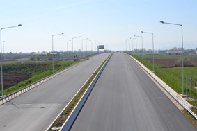 Βελτιώνει οδούς σε Μεγαλοχώρι και Μπαλκούρα η περιφέρεια Θεσσαλίας 