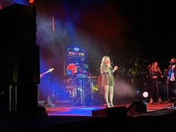 Εντυπωσιακή η Έλενα Παπαρίζου στη συναυλία της ΚΛΙΑΦΑ - Ενθουσίασε το κοινό 