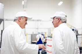 ΤΥΡΑΣ και Lariplast επισκέφτηκε ο Γιάννης Μανιάτης