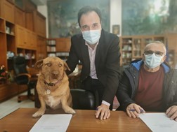 Με τον τετράποδο φίλο Κανέλλο η υπογραφή για κυνοκομείο στα Τρίκαλα 